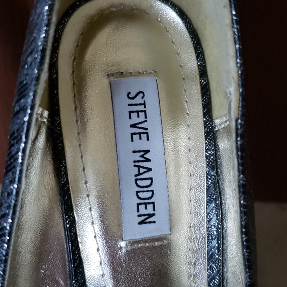 Steve Madden silver/black open toe wedges - Picture 4 of 9